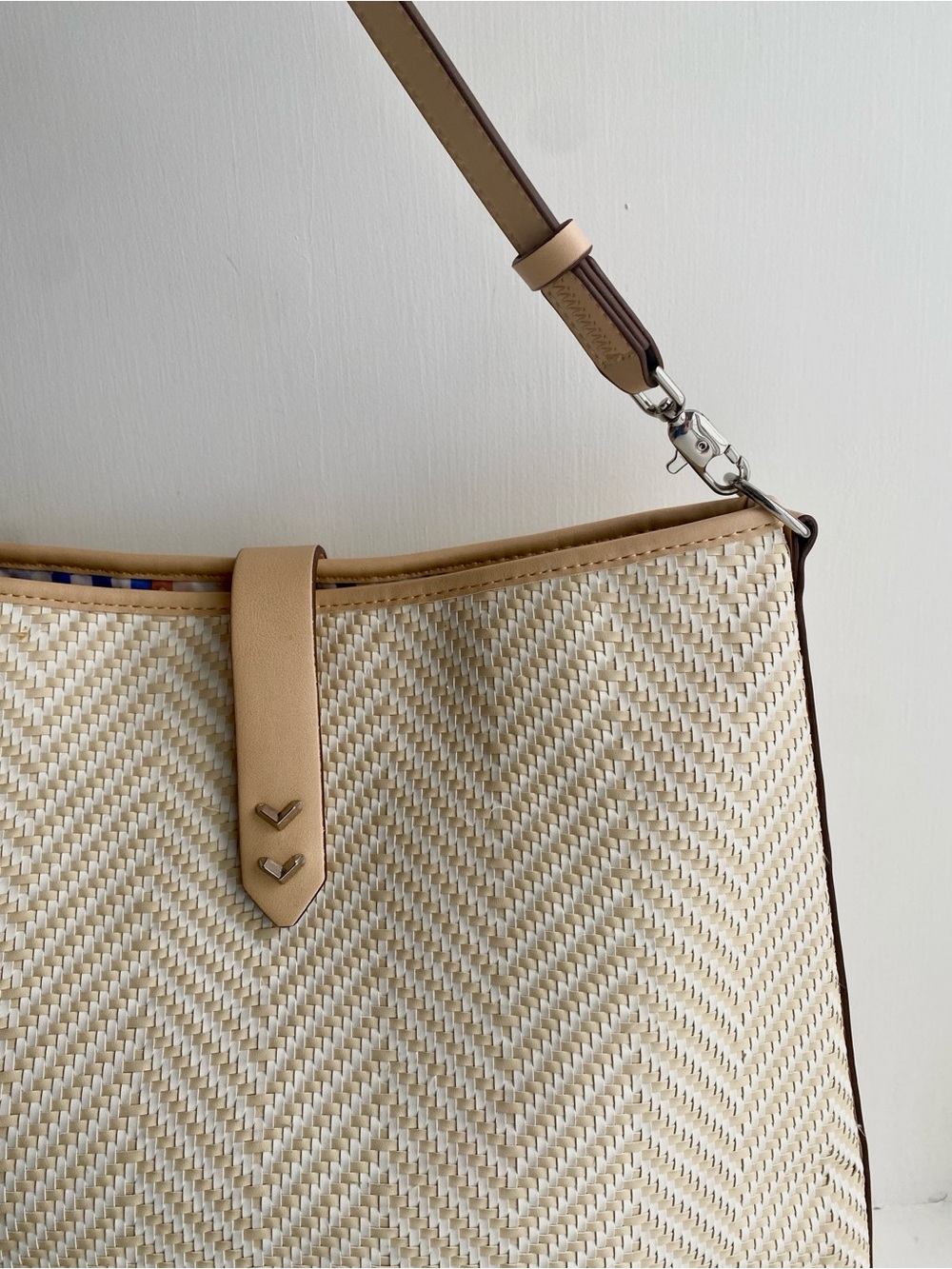 Stella & Dot Cream Woven Shoulder Bag with Tan Trim - Picture 3 of 8